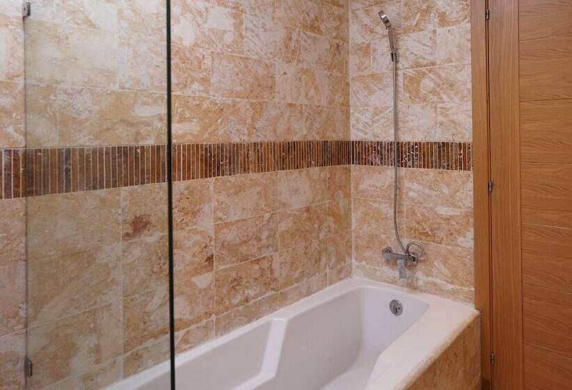 سوییت خانوادگی, Sybaris Suites & Residences