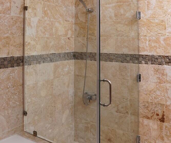 سوییت خانوادگی, Sybaris Suites & Residences