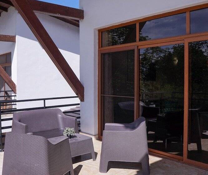 سوییت خانوادگی, Sybaris Suites & Residences