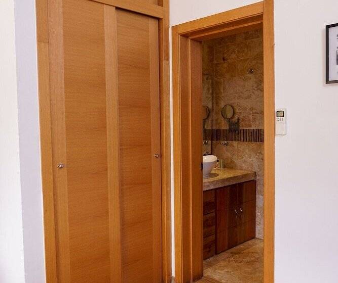 سوییت خانوادگی, Sybaris Suites & Residences