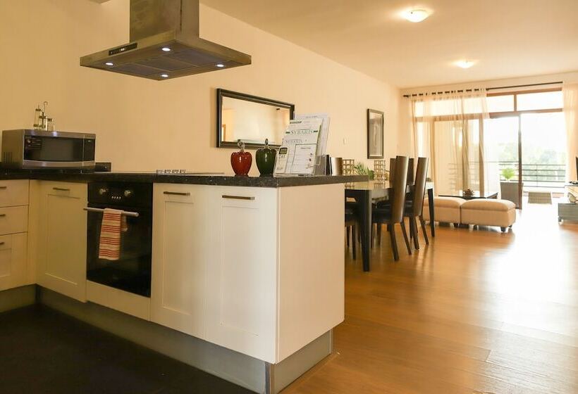 سوئیت سینیور, Sybaris Suites & Residences