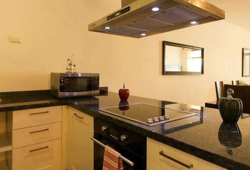 سوئیت سینیور, Sybaris Suites & Residences