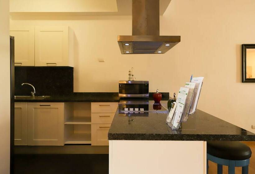 سوئیت سینیور, Sybaris Suites & Residences