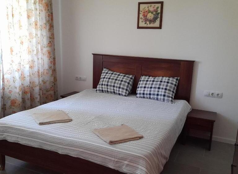 패밀리 룸, Demizson Panzio