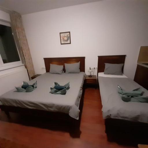 带阳台的三人标准间, Demizson Panzio