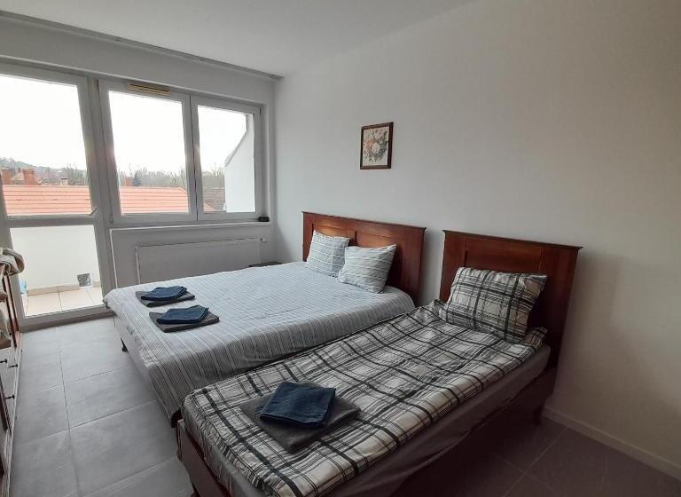 带阳台的三人标准间, Demizson Panzio