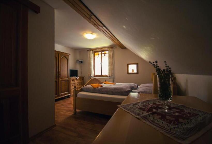 四人标准间, Chata Myšák