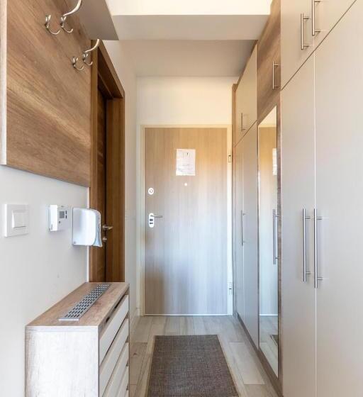 استودیوی استاندارد, Vidik Residence