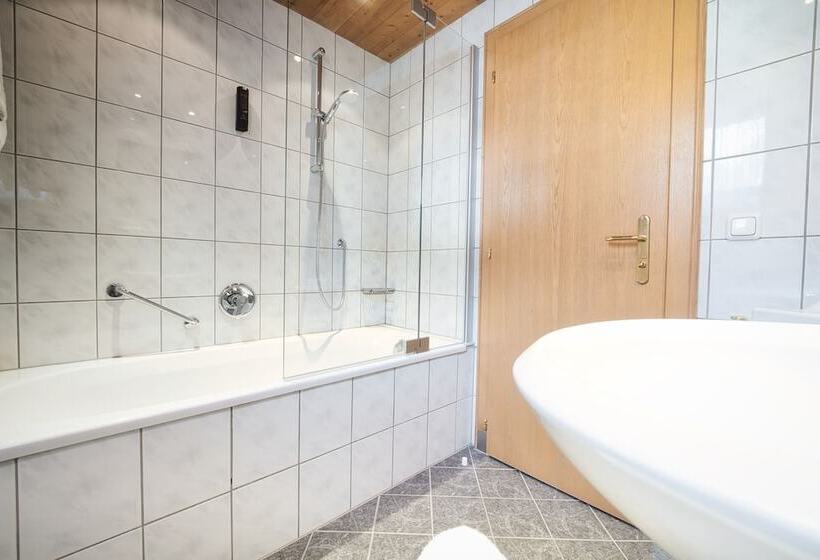 חדר קומפורט לשלושה, Die Arlbergerin   Limitless Escapes