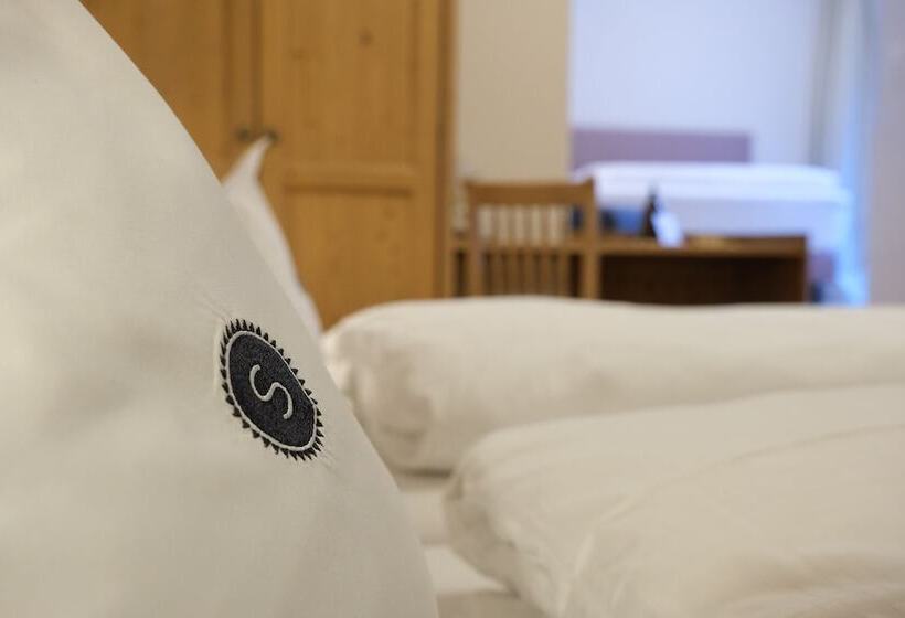 חדר קומפורט לשלושה, Die Arlbergerin   Limitless Escapes