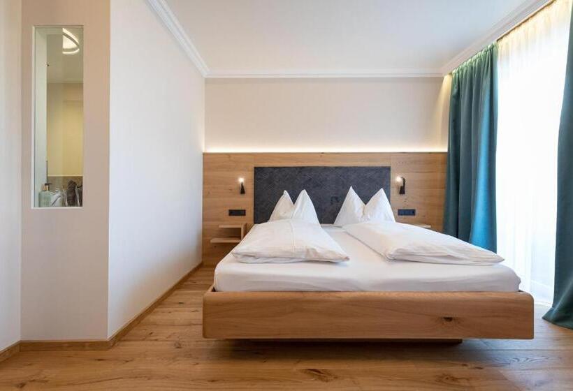 سوییت جونیور با بالکن, Frauenschuh Garni