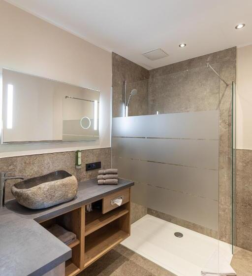 اتاق خانوادگی, Frauenschuh Garni