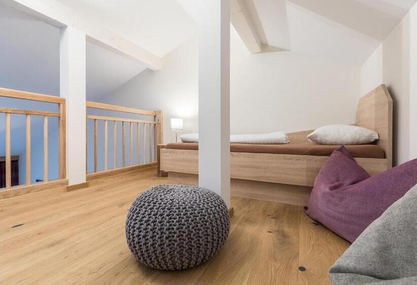 اتاق لوکس خانوادگی, Frauenschuh Garni