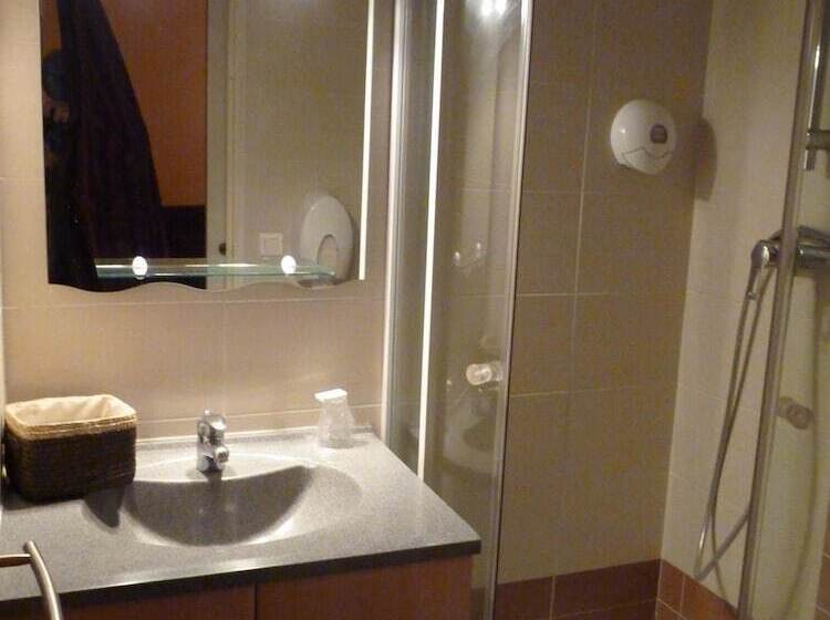 Семейный Номер, Ad Cyber Hôtel