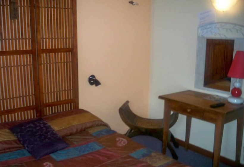Quarto Estandar, Ad Cyber Hôtel