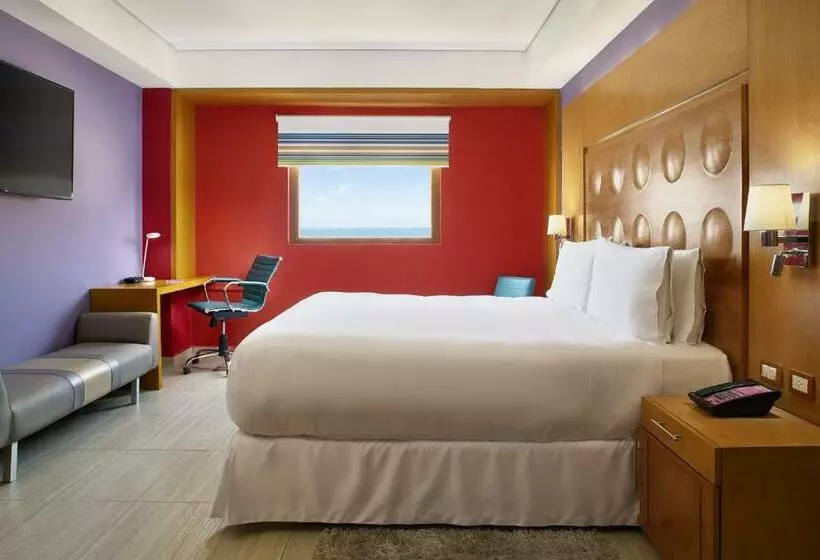 キングサイズベッドのスイートルーム, Aloft Cancun