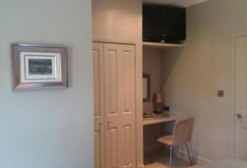 غرفة قياسية, Blackaddie House