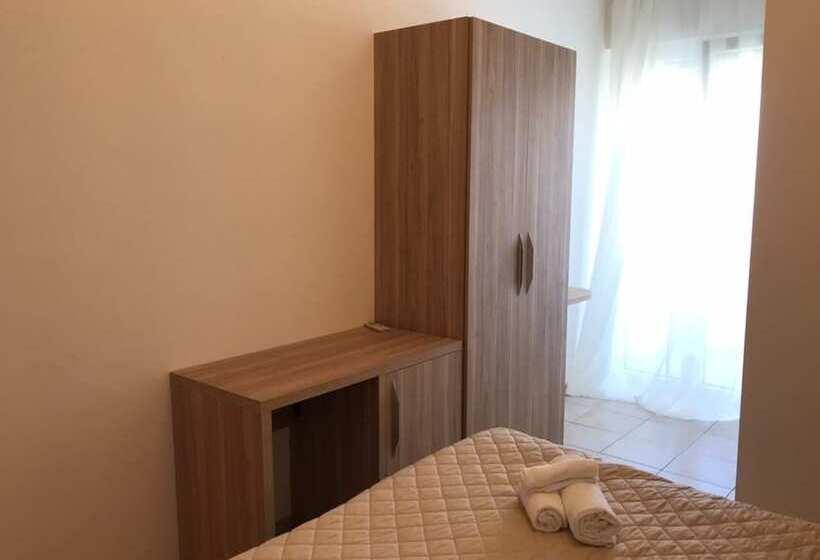 スタンダードトリプルルーム, Costazzurra