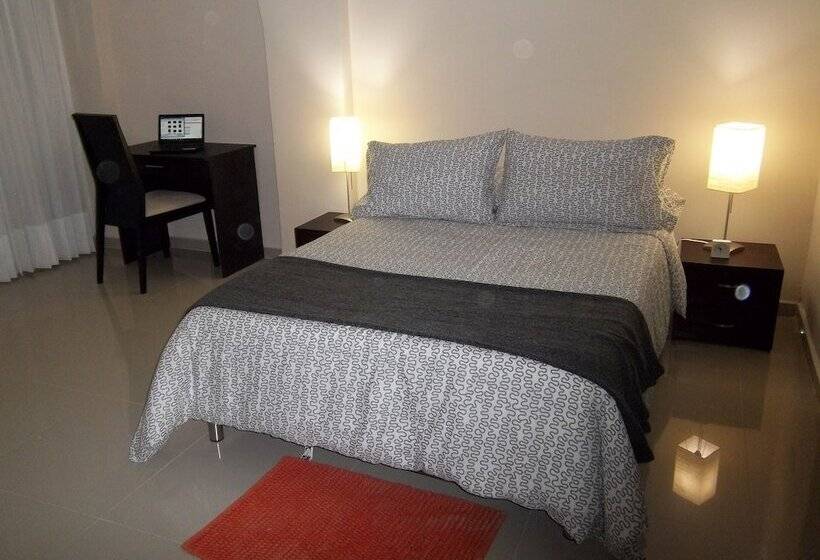 Апартаменты 1 Спальня, Golden House