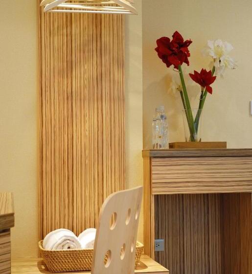 اتاق لوکس, Nagahiro