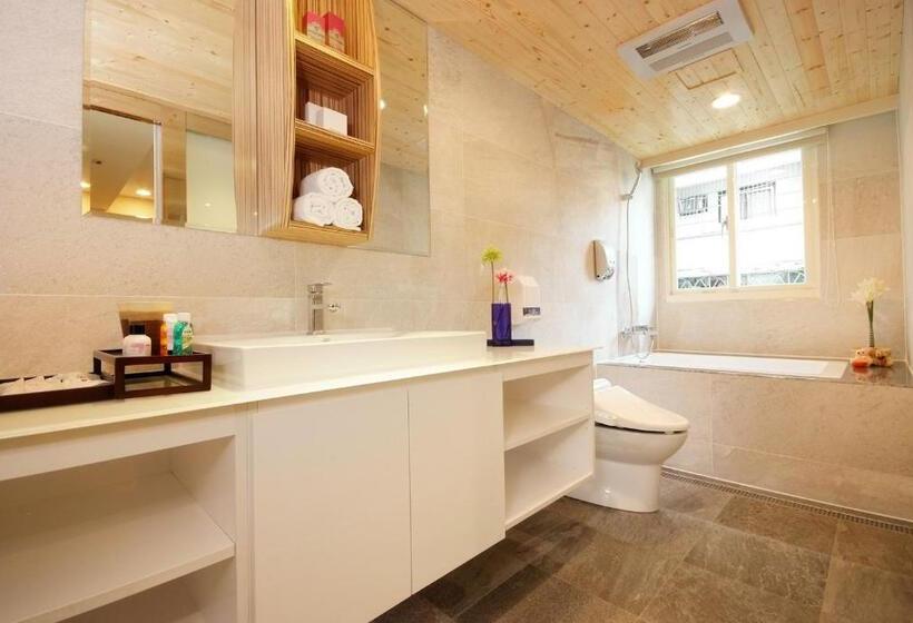 اتاق لوکس, Nagahiro