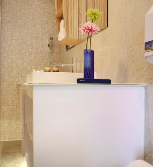 اتاق لوکس, Nagahiro