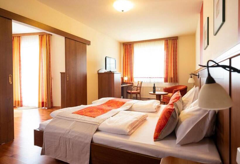 חדר משפחתי, Neustifter