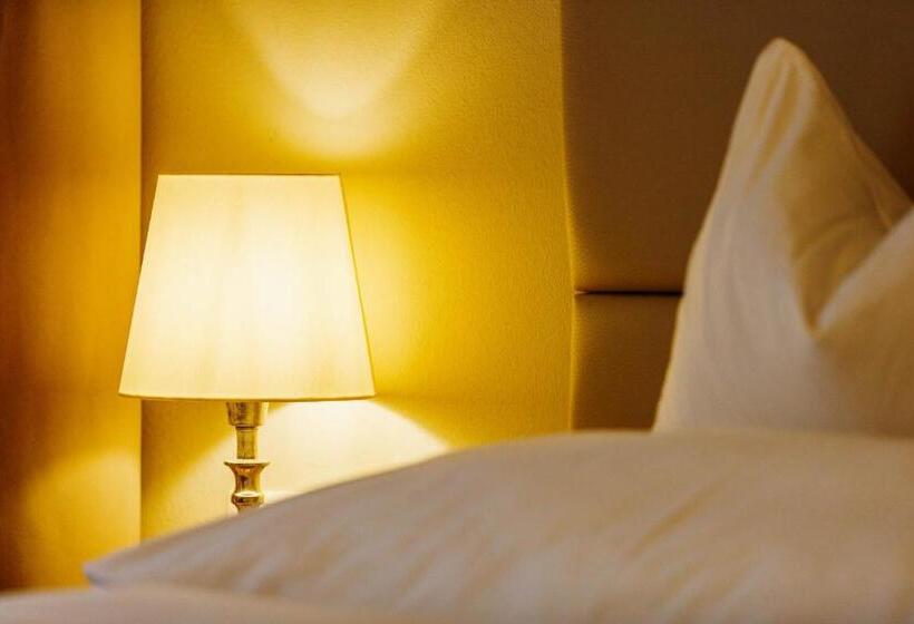 标准间, Pfeiler S Bürgerstüberl