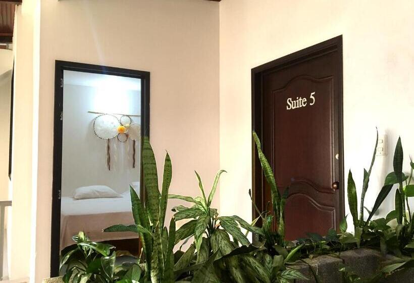 ２ベッドルームアパートメント, Riviera Plaza