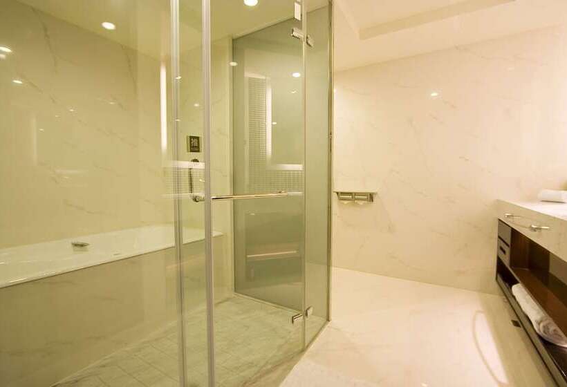 اتاق استاندارد, S. Aura