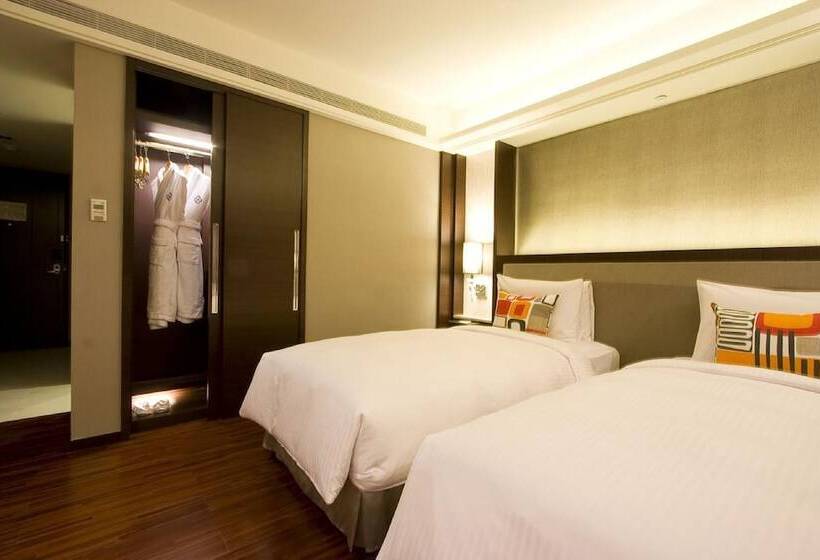 اتاق استاندارد, S. Aura