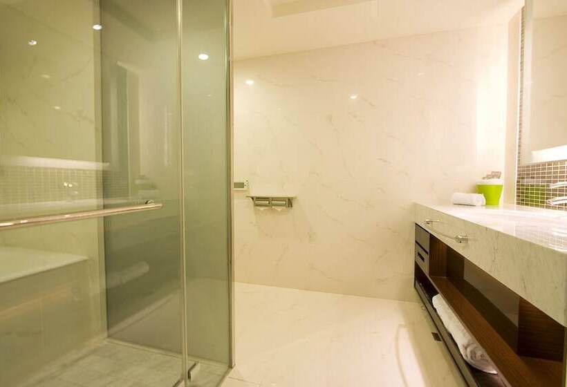 اتاق استاندارد, S. Aura