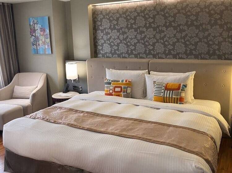 اتاق استاندارد, S. Aura