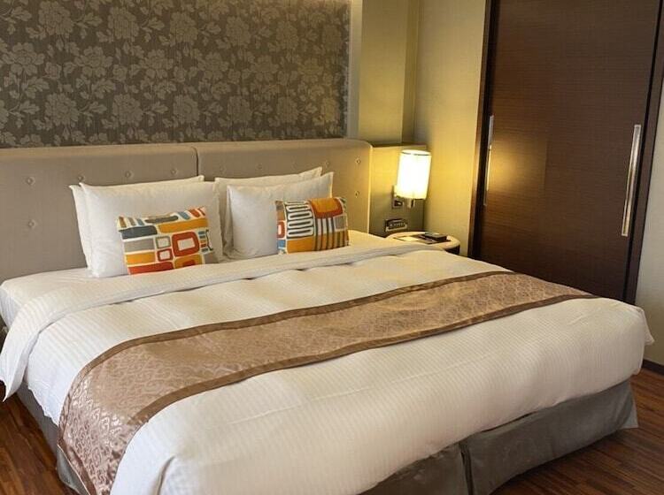 اتاق استاندارد, S. Aura