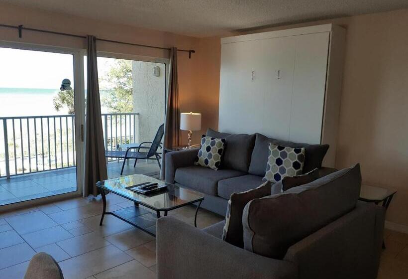 جناح, Turtle Crawl Inn  Longboat Key