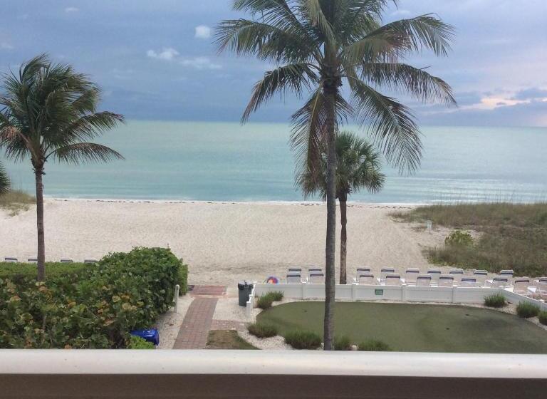 Вилла 2 Спальни, Turtle Crawl Inn  Longboat Key