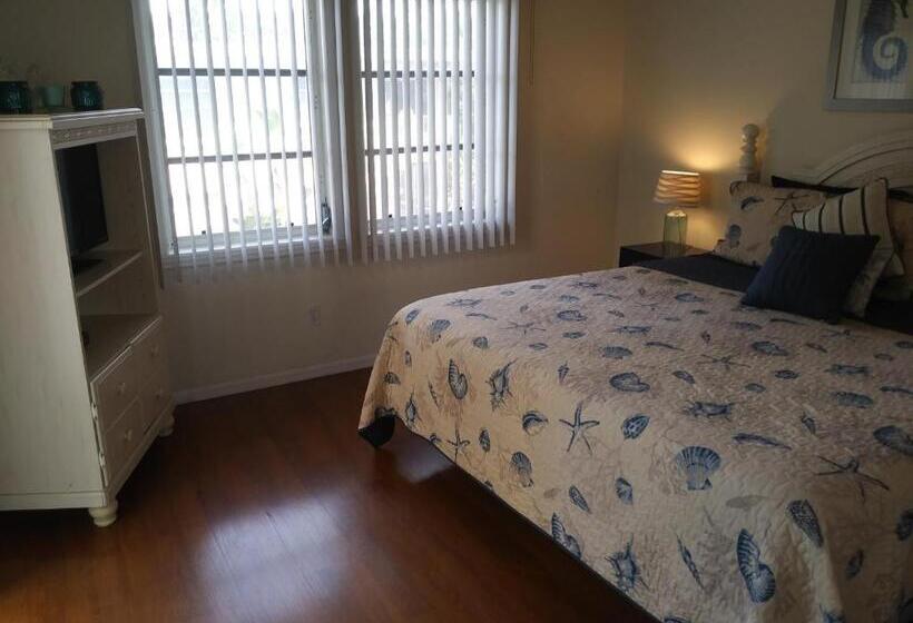 ‫فيلا غرفة نوم واحدة, Turtle Crawl Inn  Longboat Key