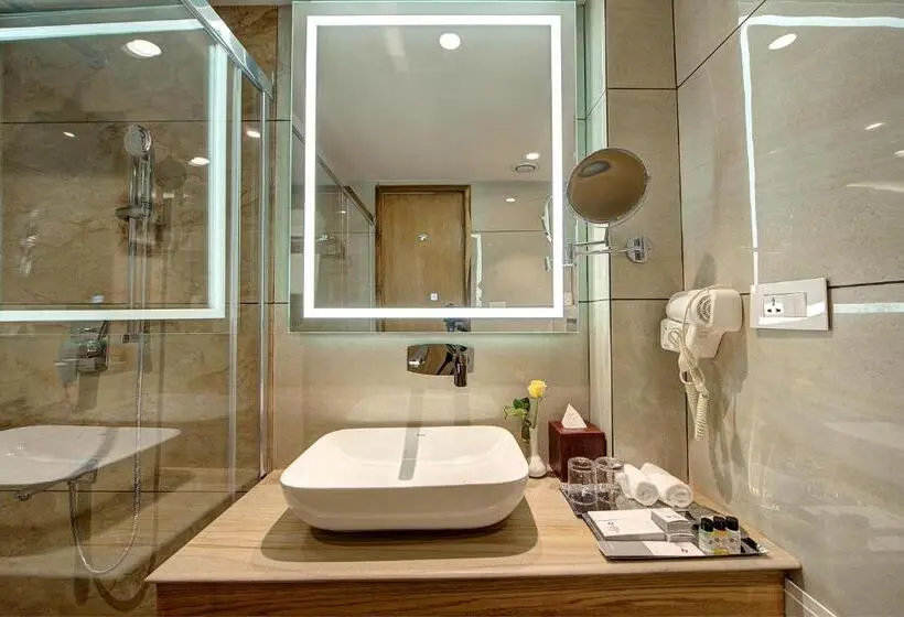 キングサイズベッドのスタンダードルーム, Best Western Plus Revanta Mcleod Ganj