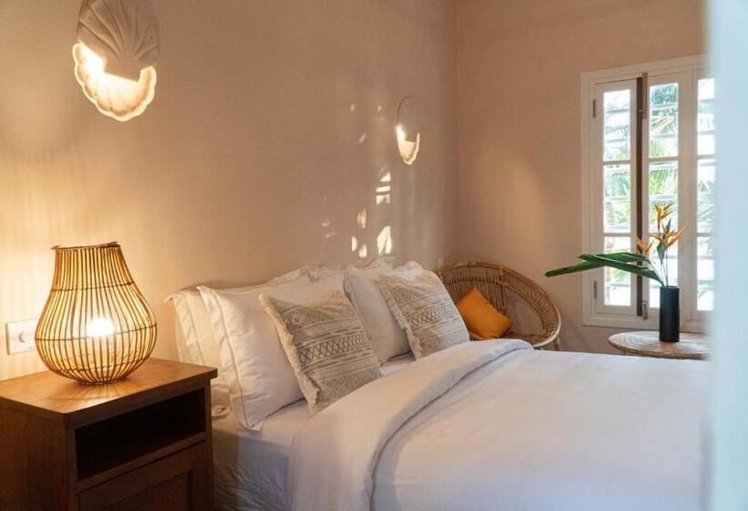 디럭스 테라스 룸 바다 전망, The Slow Vegan