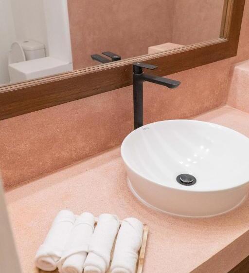 패밀리 룸 바다 전망, The Slow Vegan