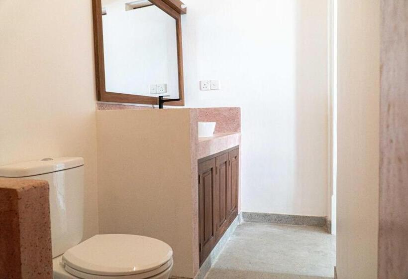 패밀리 스튜디오, The Slow Vegan