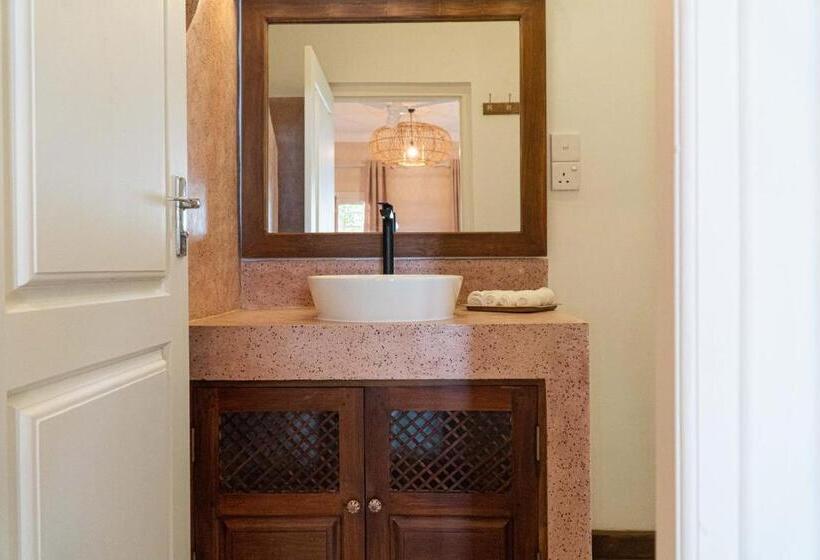 디럭스 테라스 룸 바다 전망, The Slow Vegan