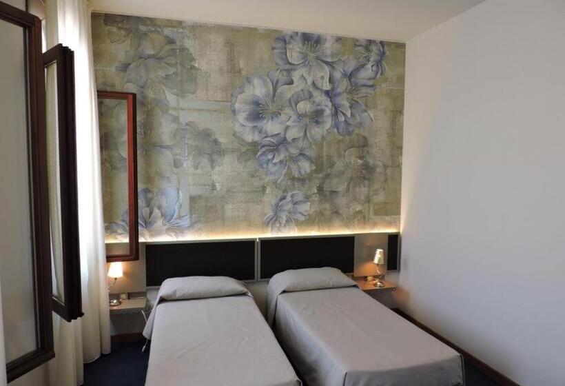 Номер Deluxe Вид на Город, Albergo Leon D Oro