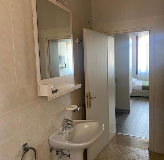 Номер Стандарт Трехместный, Albergo Leon D Oro