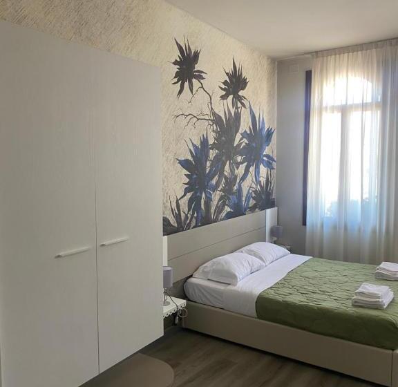 스탠다드 트리플 룸, Albergo Leon D Oro