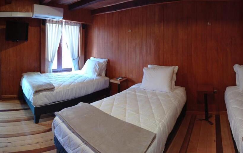 غرفة قياسية ثلاثية, Hostal Caulle