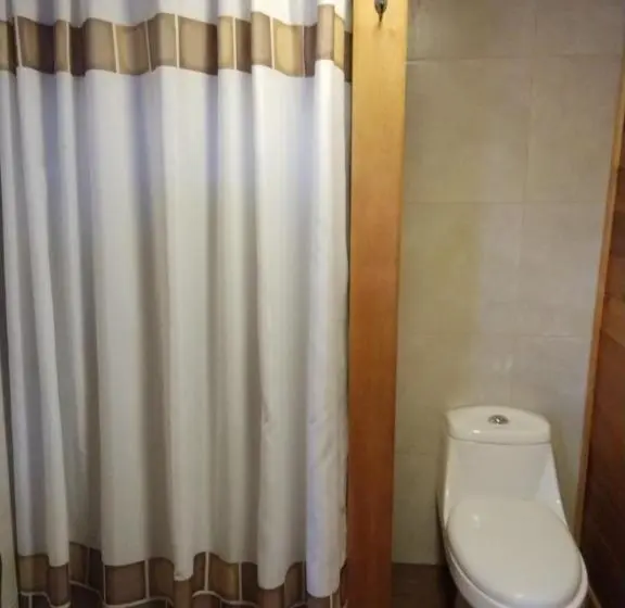 スタンダードトリプルルーム, Hostal Caulle