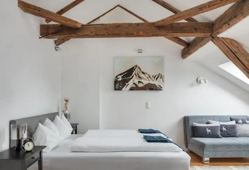 Basic Kolmen Hengen Huone, Innsbruck City Chalet