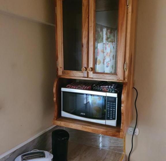 اتاق اکونومی, Mesmerize Guest House