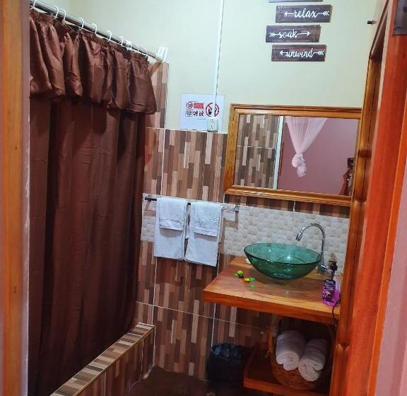 اتاق اکونومی, Mesmerize Guest House